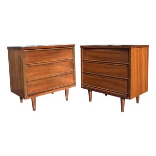 Vintage Mid Century Modern Pair of Nightstands or End Tables For Sale