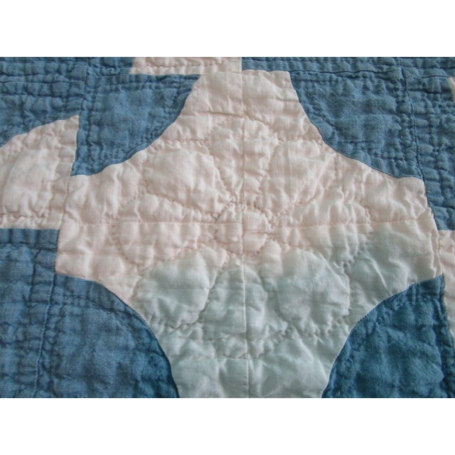 Drunkards Path Handmade Patchwork Quilt Blue White Faded Damaged Full Size Vintage 1940's For Sale - Image 17 of 18