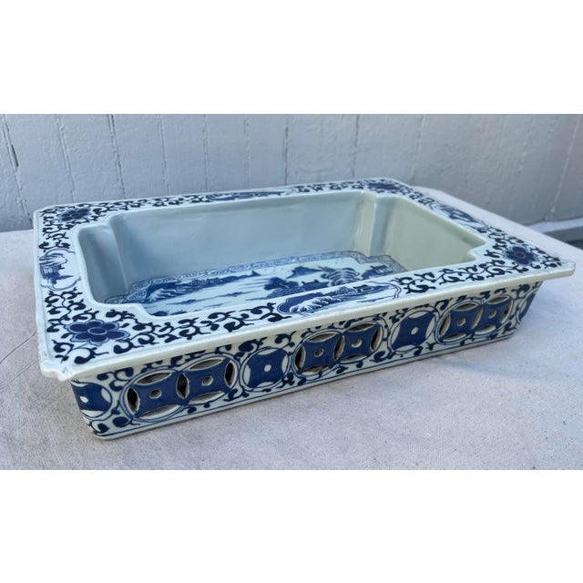 19th Century Chinese Export Blue and White Narcissus Planter For Sale In New York - Image 6 of 12