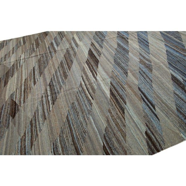 2020s Modern Flatweave Kilim Turkish Wool Rug With Abstract Motif in Brown & Blue For Sale In New York - Image 6 of 7