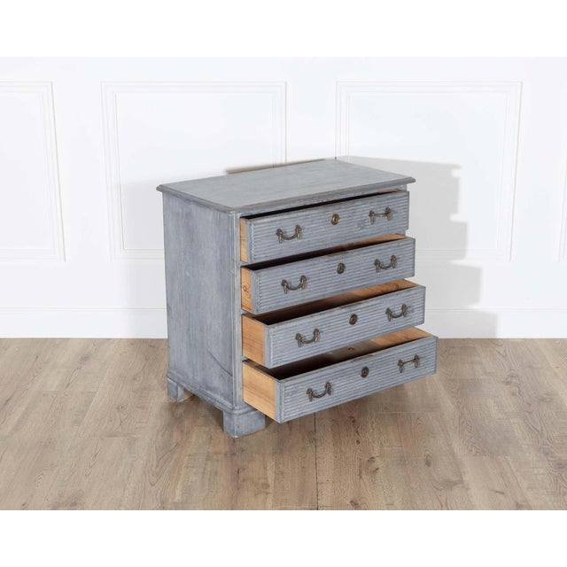 Swedish Gustavian Style Painted Chest of Drawers, circa 1960 For Sale - Image 4 of 8