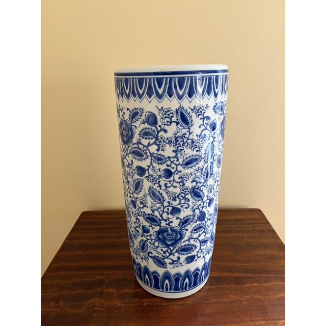 Vintage Chinoiserie Blue and White Porcelain Umbrella Stand For Sale - Image 4 of 6