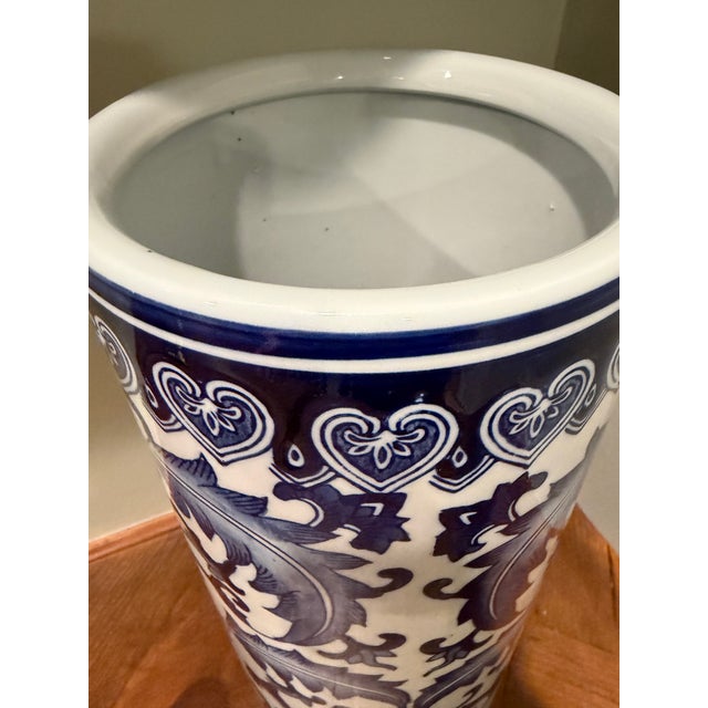 1990s Vintage Heavy White and Blue Chinoiserie Porcelain Umbrella Stand, Circa 1990s For Sale - Image 5 of 8