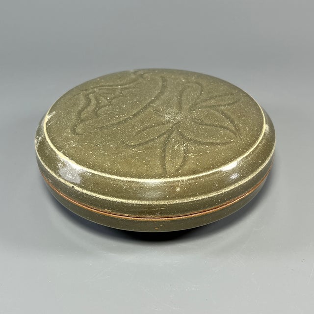 Chinese Vintage Chinese Longquan Celadon Lidded Box, Carved Floral Pattern For Sale - Image 3 of 7