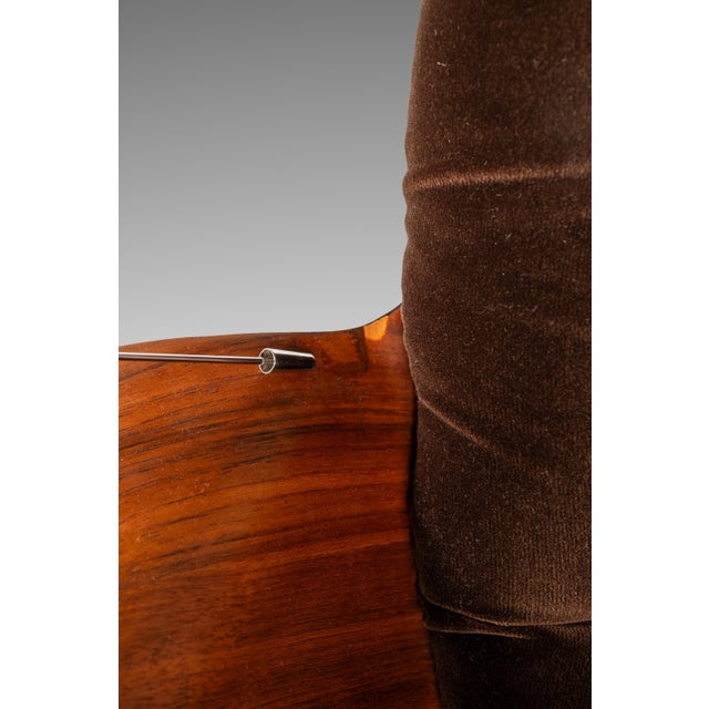 Rare Set of Two (2) Mid-Century Modern "Mrs." Lounge Chairs in Walnut & Velvet by George Mulhauser for Plycraft, Usa, C. 1960s For Sale - Image 17 of 18