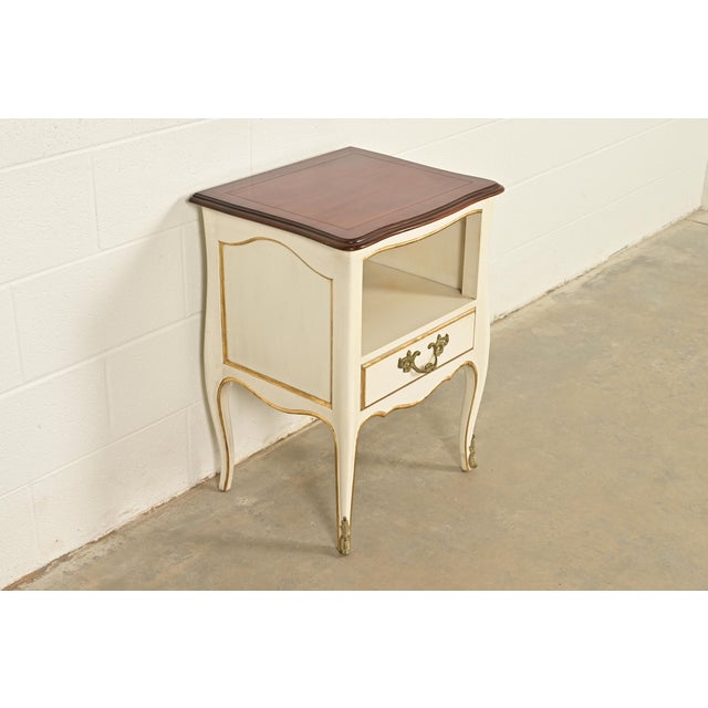 Kindel Furniture Kindel Furniture French Provincial Louis XV Cream Lacquered and Gold Gilt Nightstand, 1970s For Sale - Image 4 of 15