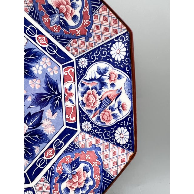 1970s Chinoiserie Toyo Japan Octagonal Imari-Style Blue and Pink Floral & Bird Platter For Sale In Houston - Image 6 of 14