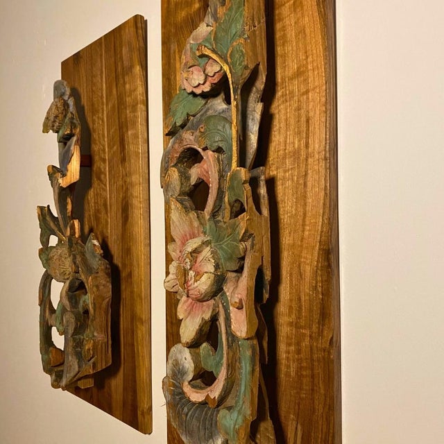 1920s c.1920 Chinese Carved Polychrome Openwork Architectural Panels – Pair For Sale - Image 5 of 11