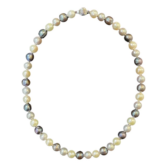Mid 20th Century Mixed-Color Pearl Beaded Necklace With 14k White Gold Clasp For Sale