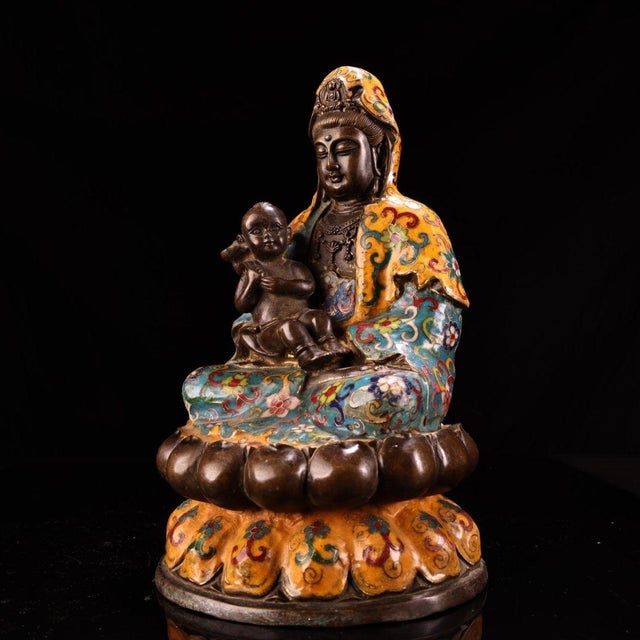 Traditional Late 19th Century Cloisonné Enamel Guanyin Statue With Child, 4.5kg For Sale - Image 3 of 9