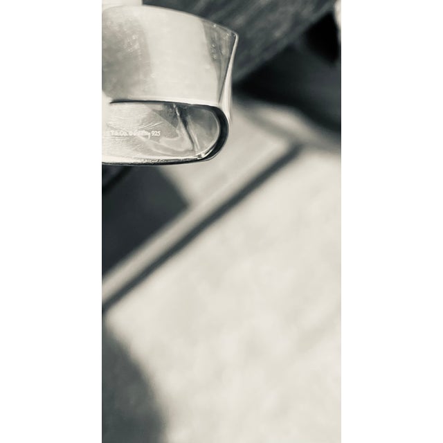 Vintage Frank Gehry Tiffany & Co. Sterling Silver Torque Ring, Size 8.5, Architectural Statement, 2006 Collaboration For Sale In Chicago - Image 6 of 12