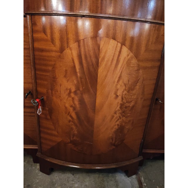 Mid-1900s Georgian-Style Mahogany Breakfront China Cabinet For Sale - Image 10 of 14