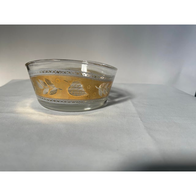 Mid-Century Modern Vintage Leaf Pattern Gold Trimmed Bowl For Sale - Image 3 of 11