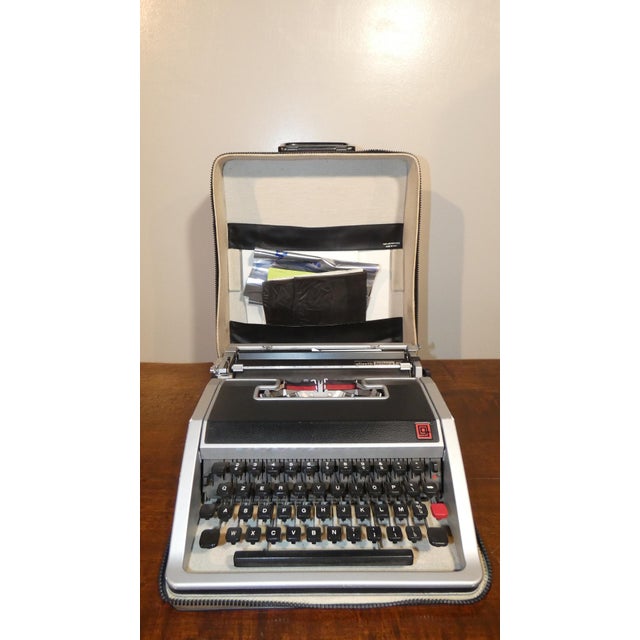 Black Lettera DL Typewriter from Olivetti, Italy, 1965 For Sale - Image 8 of 18