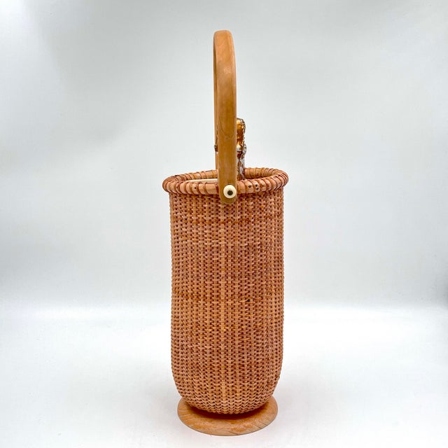 Vintage Nantucket Basket Wine Chiller, Carrier or Vase With Hard Plastic Liner For Sale In New York - Image 6 of 9