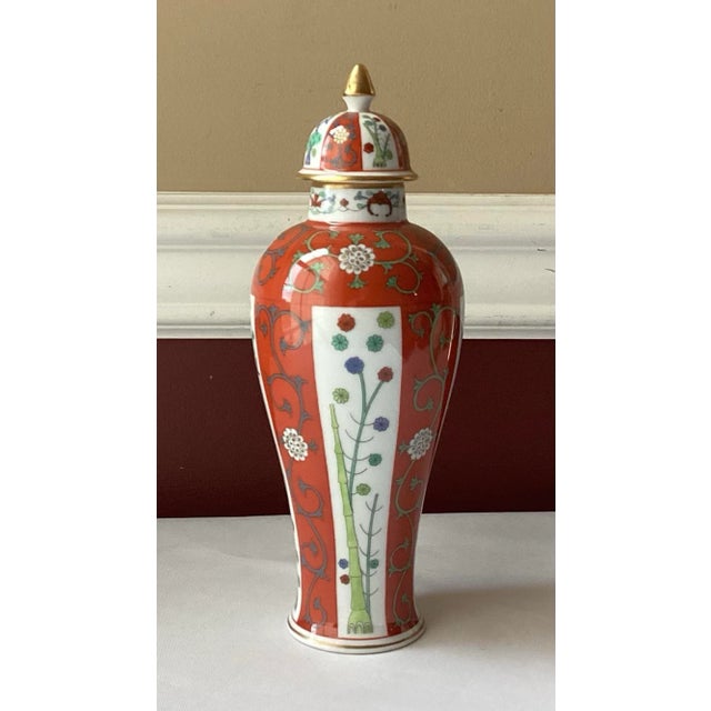 Herend Vintage Herend Porcelain Lidded Urn – Red Dynasty Siang Rouge, #6583, Hand-Painted Hungary For Sale - Image 4 of 11