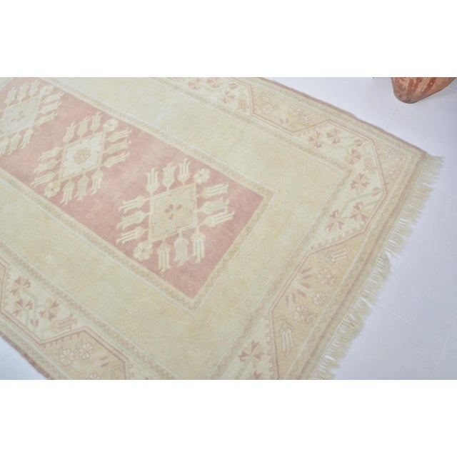 1960s Beige Vintage Natural Faded Handmade Wool Rug For Sale In Phoenix - Image 6 of 11