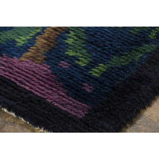 Hand-knotted in wool and originating circa 1950-1959, this 4x6 vintage Swedish Rya rug joins Rug & Kilim’s Scandinavian...