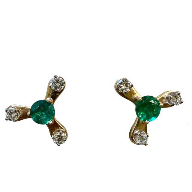 Modern 2.0 Carat Round Natural Emerald & Diamond Stud Post Earrings 14 Kt Yellow Gold For Sale - Image 3 of 8