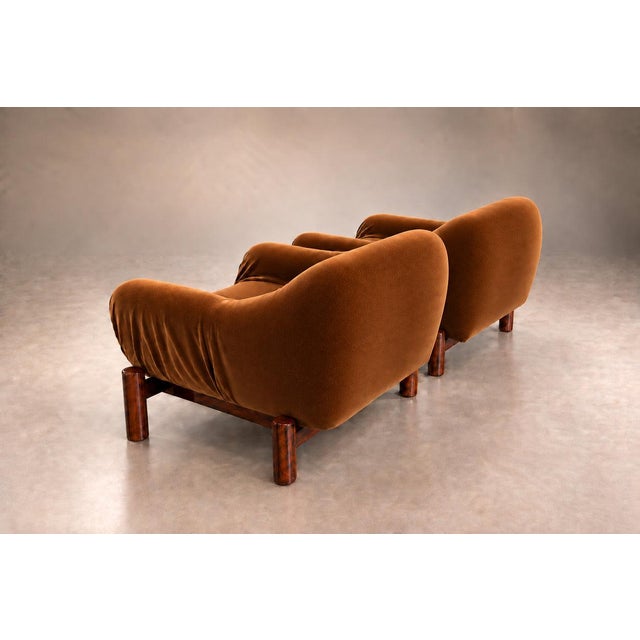 Camel Pair of Brazilian Mid-Century Modern Rosewood Armchairs in Burnished Caramel Mohair by Cimo, 1960s For Sale - Image 8 of 18
