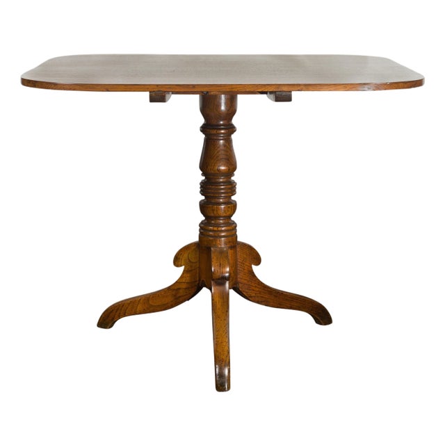 English 1870s Oak Tilt-Top Table with Turned Pedestal and Tripod Scrolling Feet For Sale