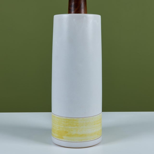 1950s Gordon and Jane Martz Large Scale Two-Tone Ceramic Table Lamp For Sale - Image 10 of 13