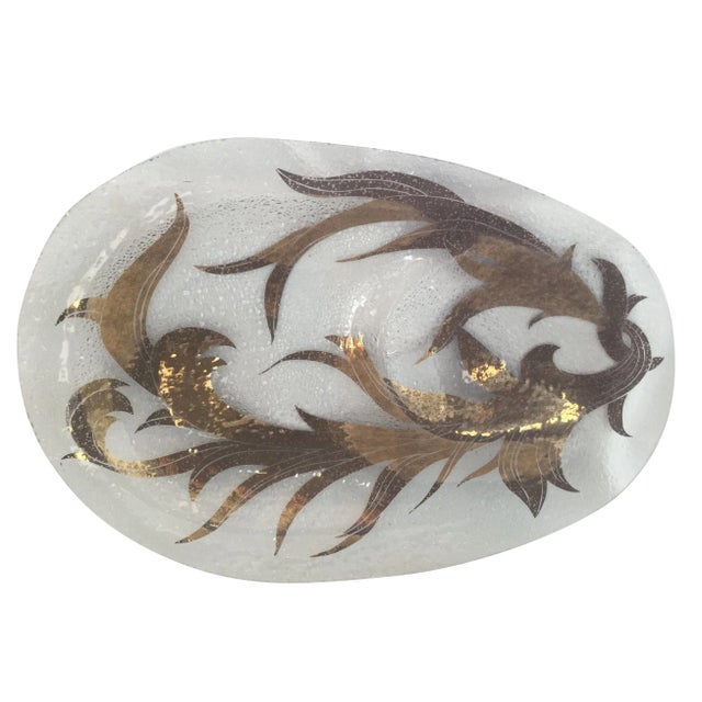 This Vintage 24kt Gold Dorothy Thorpe Chip and Dip serving dish is perfect for any dinner party. Would look stunning on...