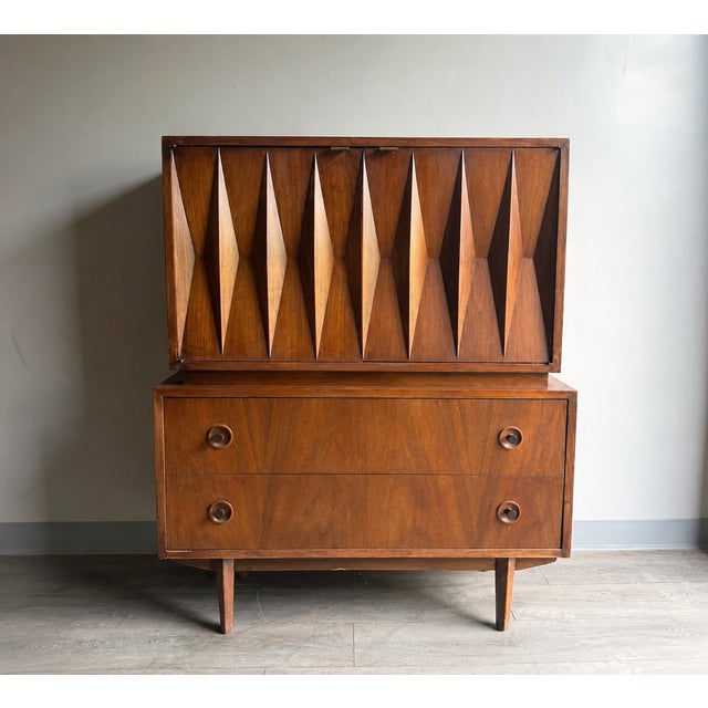 American of Martinsville American of Martinsville Gentleman’s Chest / Wardrobe Armoire. Vintage Mid Century Modern. For Sale - Image 4 of 4