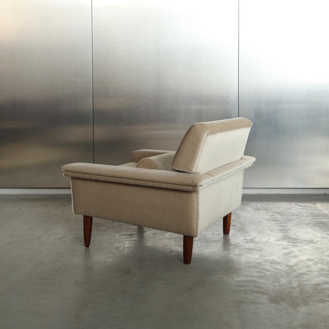 Ivory Mid-Century Modern Lounge Chair in Mohair, 1967 For Sale - Image 8 of 16