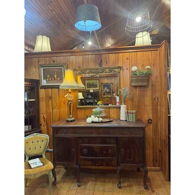 Vintage Sideboard. Very pretty design with lots of character! Legs have a classic curved look. Mahogany with Veneer....