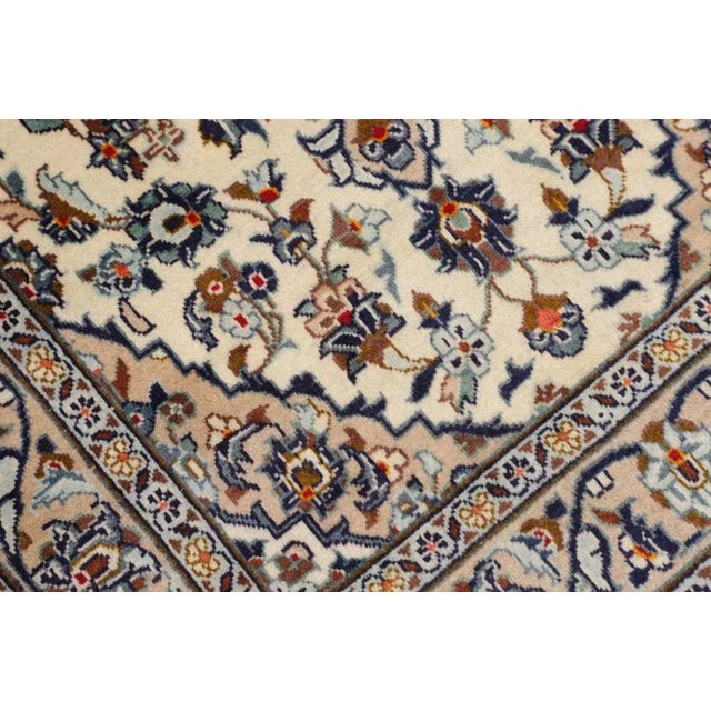 Kashan Rug in Hand-Knotted Wool For Sale - Image 6 of 11