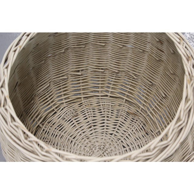 White White Wicker Basket with Lid, 1970s For Sale - Image 8 of 12