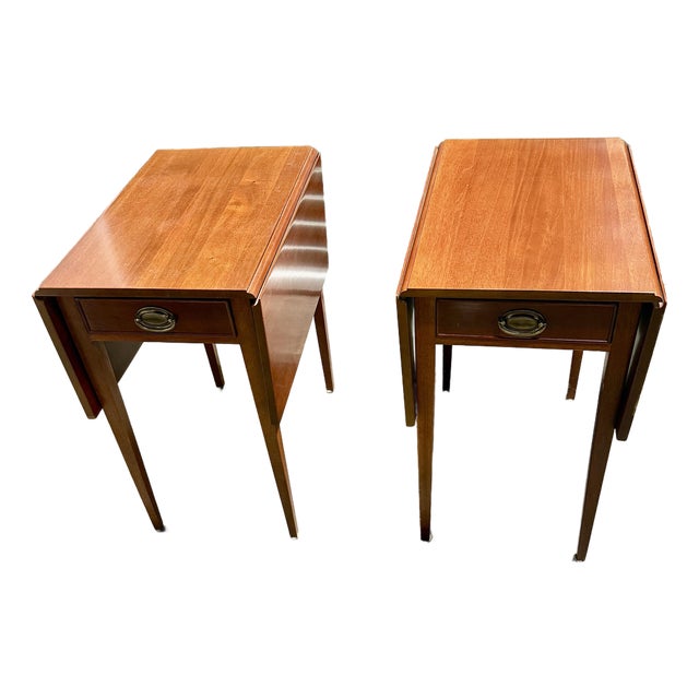 Early 20th Century Pair of Pembroke Drop-Leaf Tables For Sale