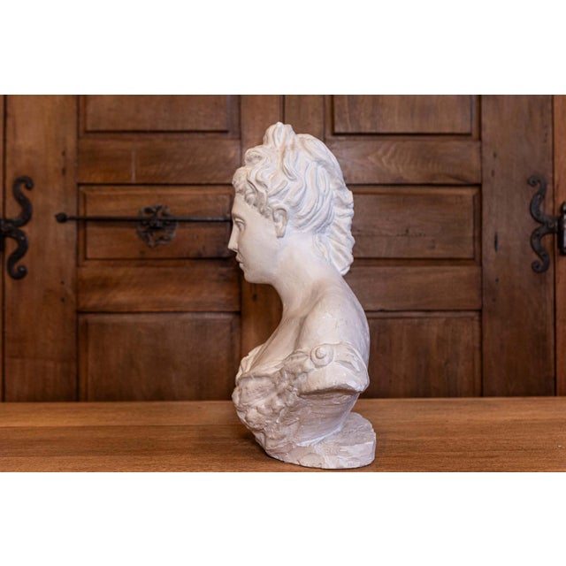 Mid 20th Century Italian Bust of a Woman Wearing a Creased Dress with Fibula, 20th Century For Sale - Image 5 of 10