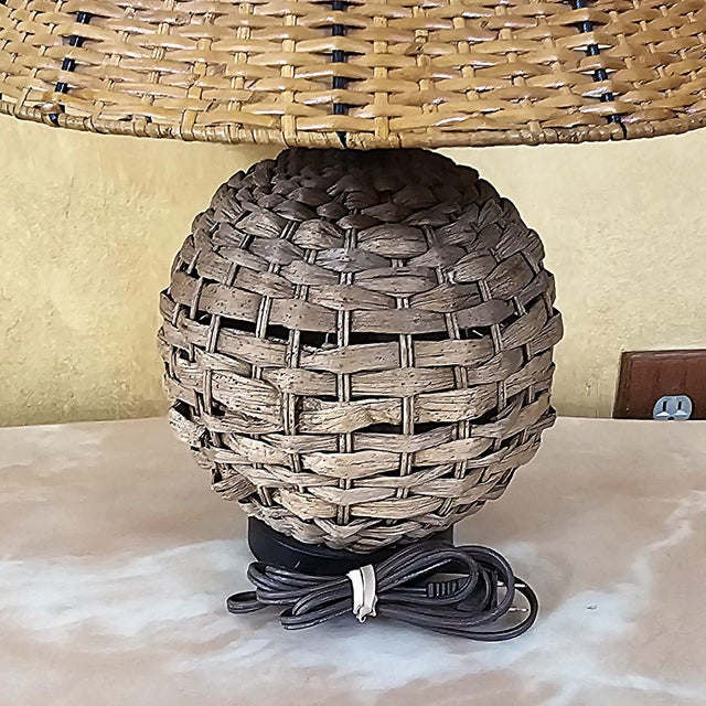 Vintage Natural Rattan Woven Table Lamp With Matching Basket Weave Shade For Sale In Washington DC - Image 6 of 18