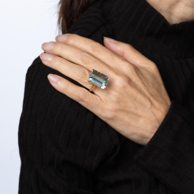 17ct Aquamarine Ring Icy Blue Vintage Mid Century 14k Gold Sz 5 Emerald Cut For Sale In Los Angeles - Image 6 of 7