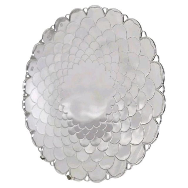 Elizabeth II sterling silver patisserie, cake or fruit stand, crafted by the renowned British silversmiths Mappin & Webb...