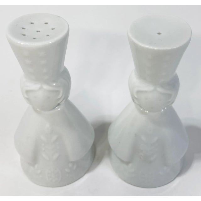 Figurative Mid 20th Century Haviland Limoges Ceramic Salt and Pepper Shakers For Sale - Image 3 of 8