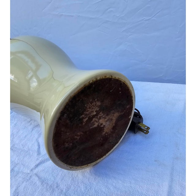 Mid 20th Century Vintage Beige Ginger Jar Lamp For Sale - Image 5 of 5