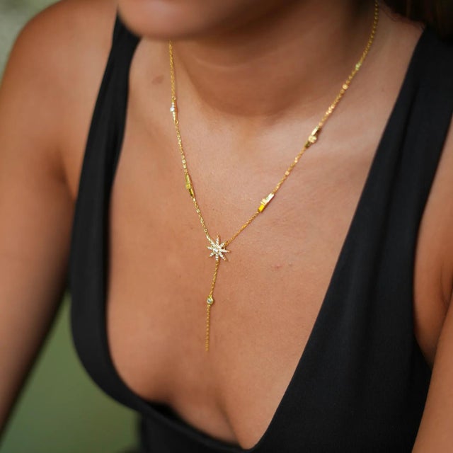 Stellar Radiance Gold & Diamond Necklace For Sale In Miami - Image 6 of 8