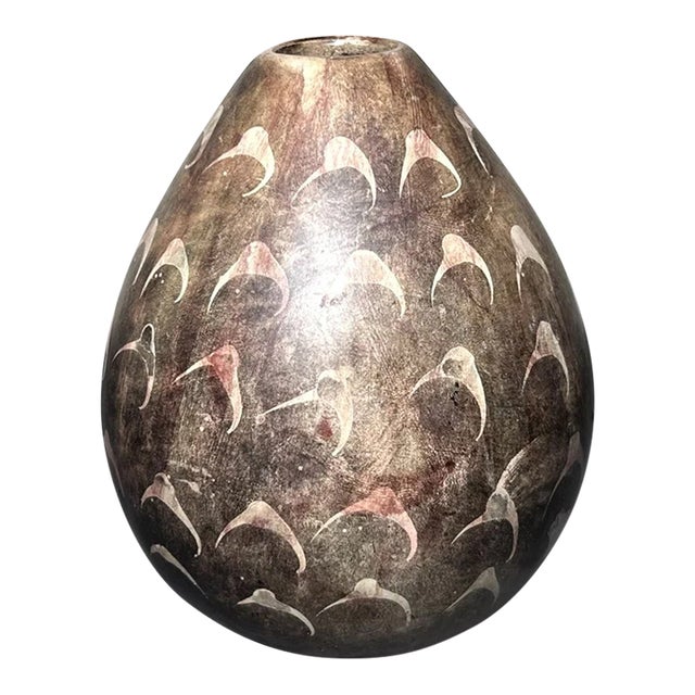 Vintage 1994 Peruvian Maneno Studio Pottery Brown/White Clay Vase For Sale