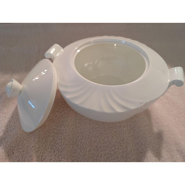 1980s Villeroy & Boch "Arco Weiss" 2.5 Qt Covered Vegetable/Tureen For Sale In Washington DC - Image 6 of 17