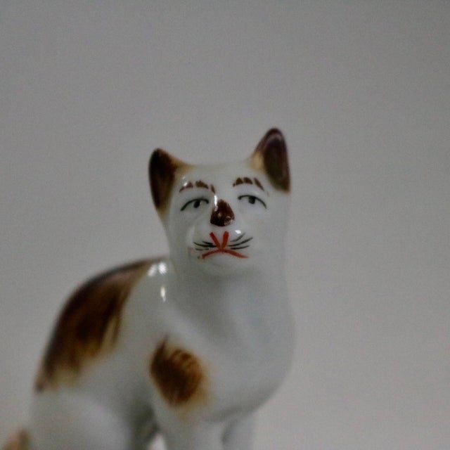 Chelsea Porcelain Vintage Chelsea Style Porcelain Cat Figurine on Green & Gold Plinth For Sale - Image 4 of 9