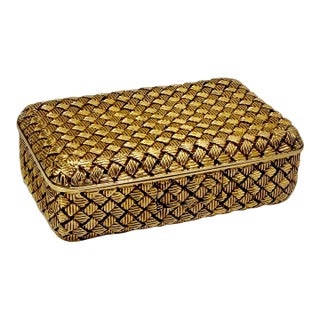 French Circa 1950 Van Cleef & Arpels 18k Basketweave Pill Box For Sale