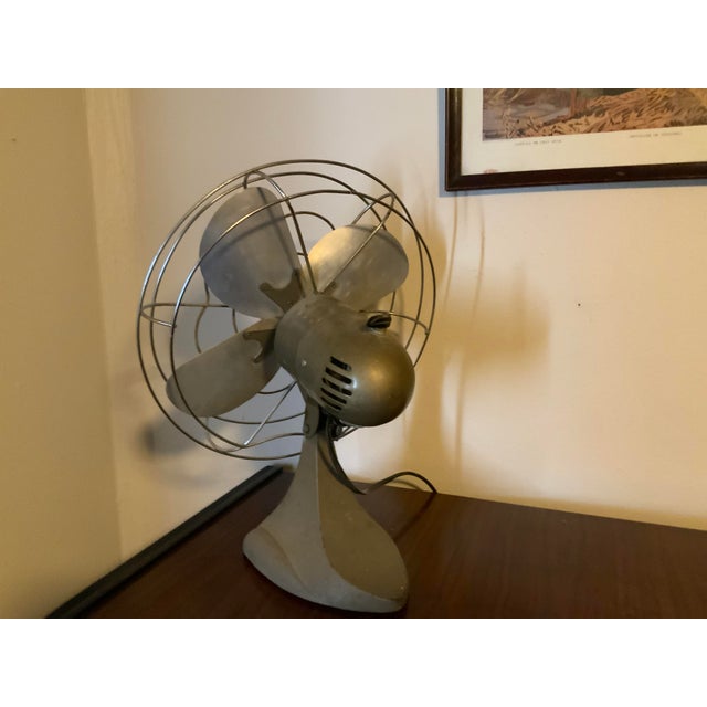 1940s Industrial Manning-Bowman Model 51 Oscillating Desk Electric Fan For Sale - Image 9 of 11
