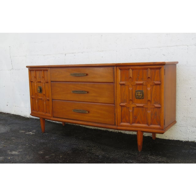Wood Drexel Heritage Mid Century Modern Long Dresser Sideboard Bathroom Vanity For Sale - Image 7 of 12
