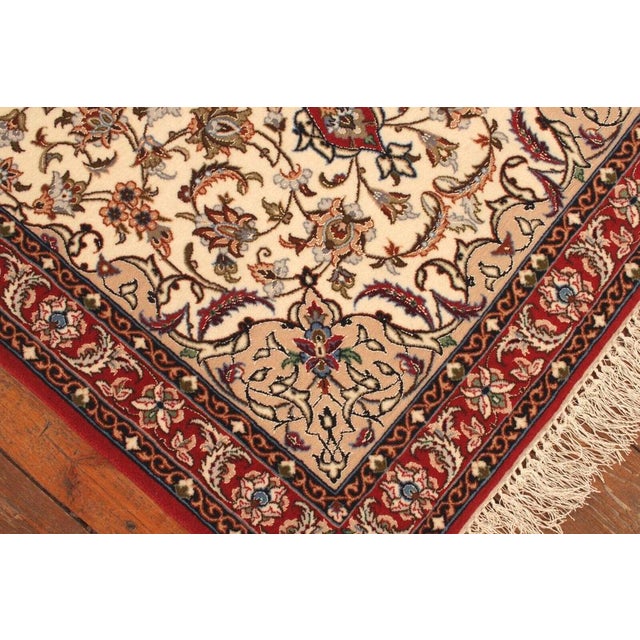 Middle Eastern Rug in Wool For Sale - Image 6 of 9