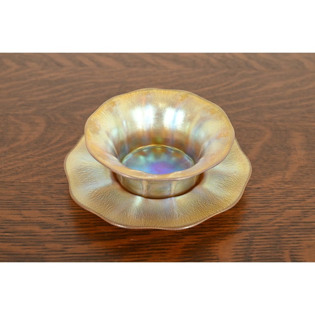 Tiffany Studios Louis Comfort Tiffany Favrile Iridescent Art Glass Ruffled Edge Finger Bowl With Underplate For Sale - Image 4 of 11