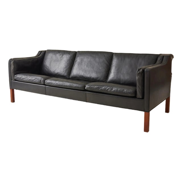 Borge Mogensen, Model 2213 Black Leather Sofa, Manufactured by Fredericia Stolefabrik For Sale