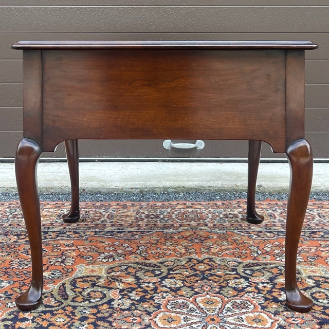 Wood Vintage Statton Traditional Queen Anne Solid Cherry Square 1 Drawer Side / End Table (Oldtowne) For Sale - Image 7 of 13